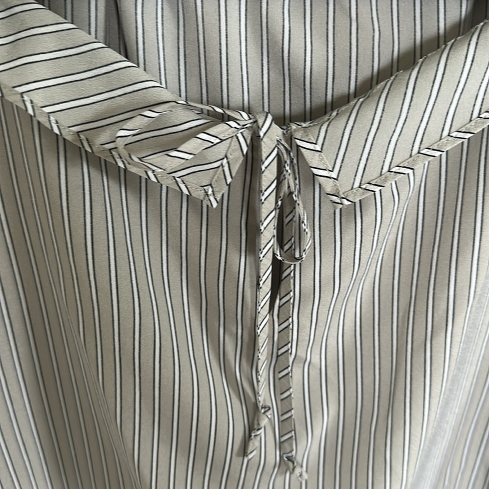 Banana Republic white, tan and black ruffle tie neck and sleeve blouse - Picture 9 of 12